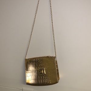 Gold lightweight purse!